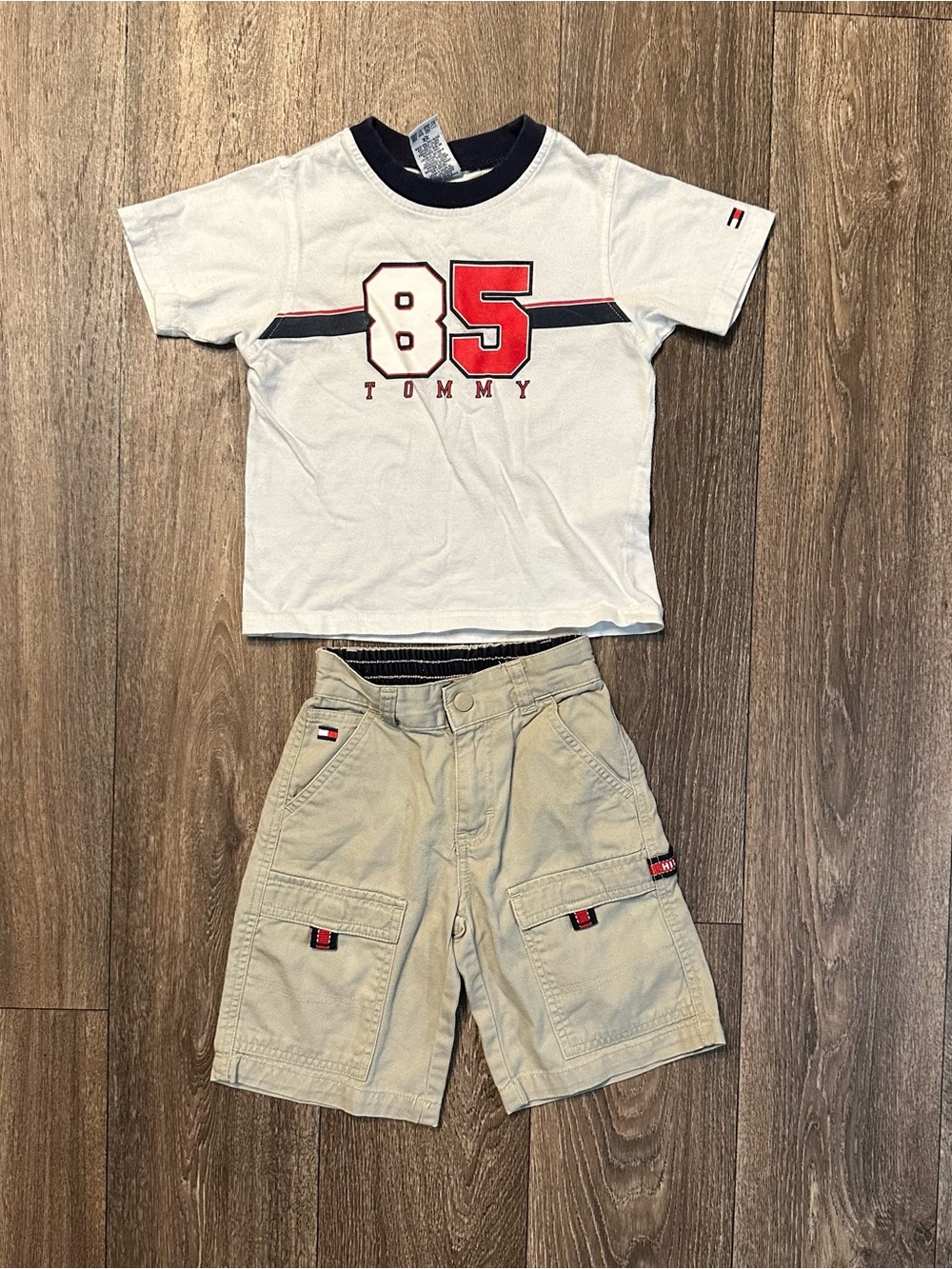 Tommy Hilfiger white T-shirt and tan cargo shorts set Sz 3T vintage Tommy Y2K